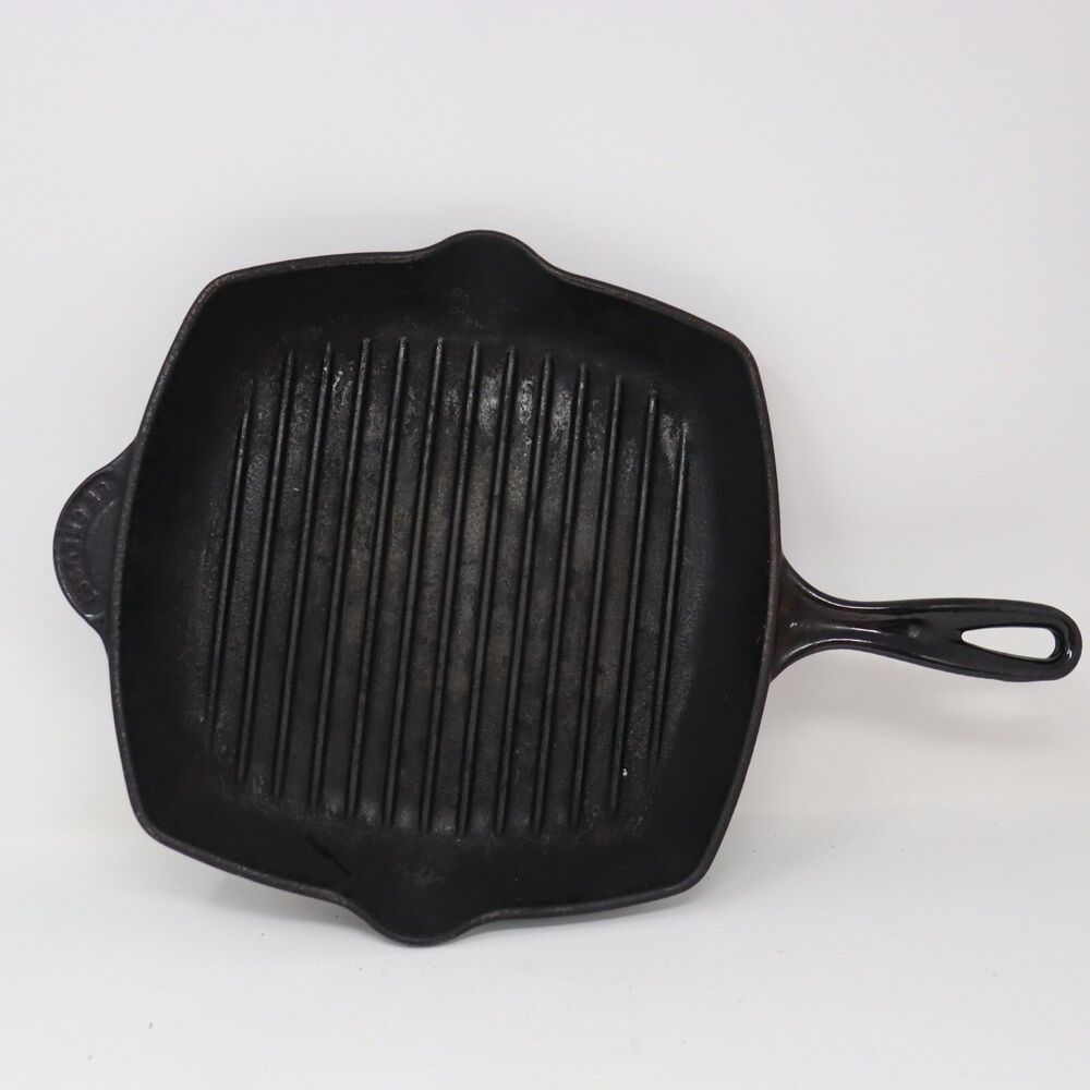 #26 Le Creuset Signature Cast Iron 10.25 Square Skillet Grill  LICORICE